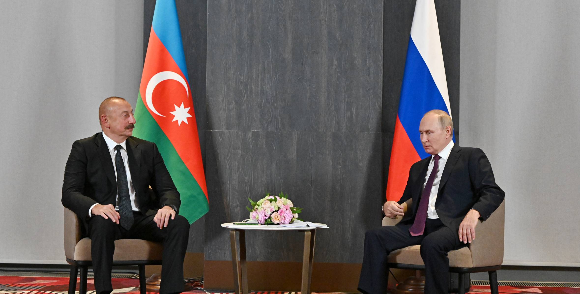 İlham Aliyev, Rusya Devlet Başkanı Vladimir Putin ile Semerkant'ta bir araya geldi